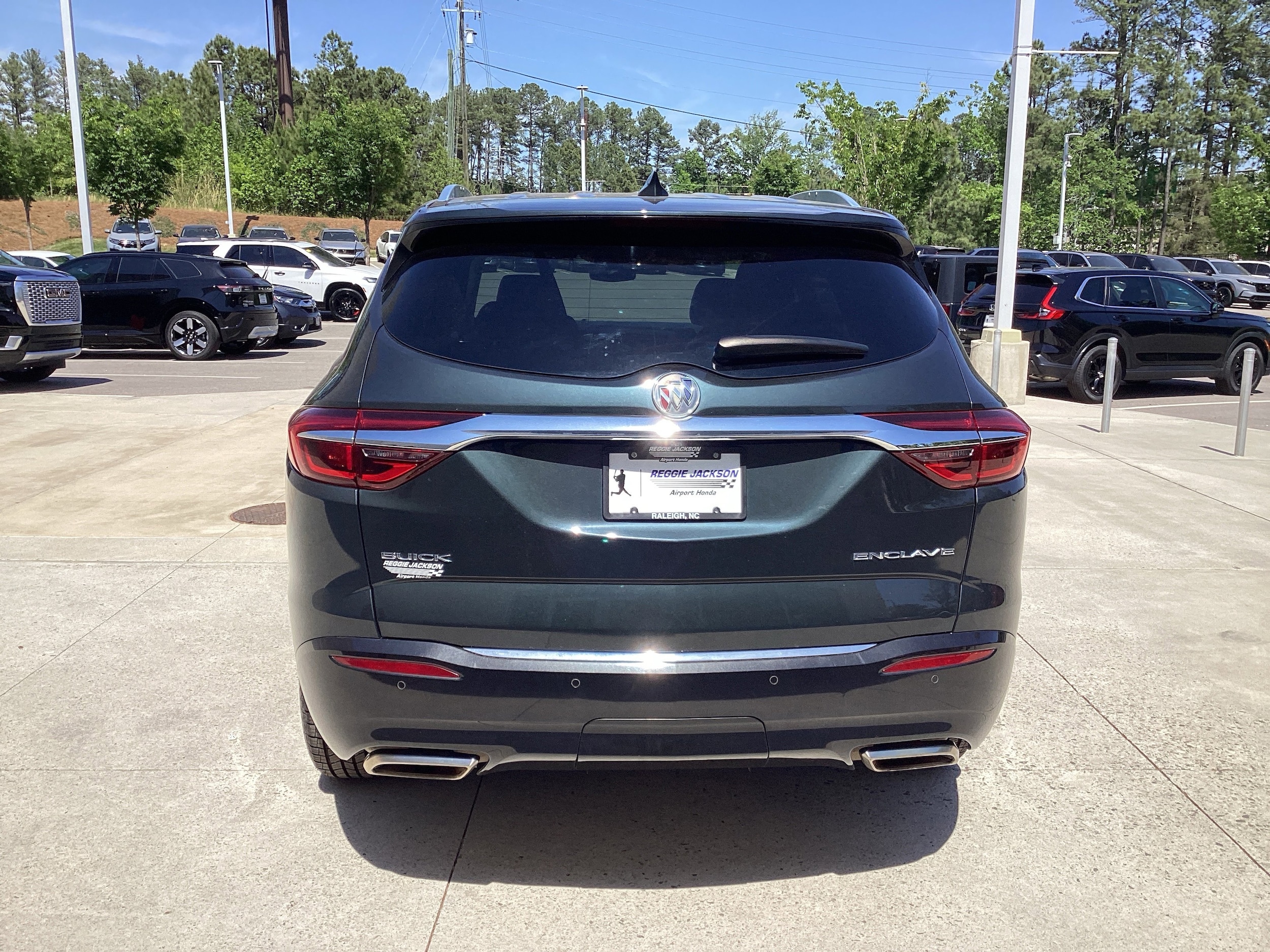 2018 Buick Enclave Essence photo 3