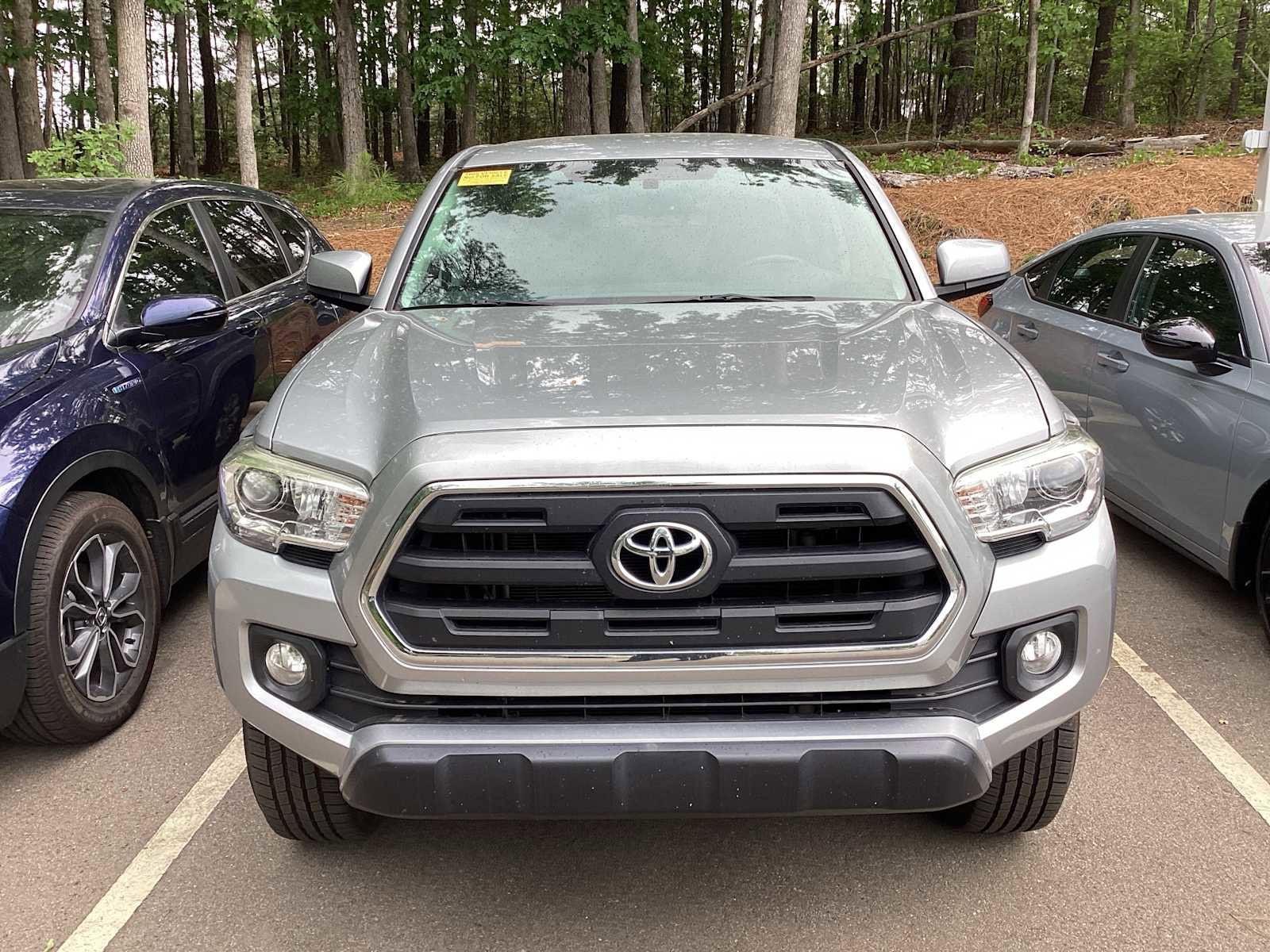2017 Toyota Tacoma SR5 V6 photo 3