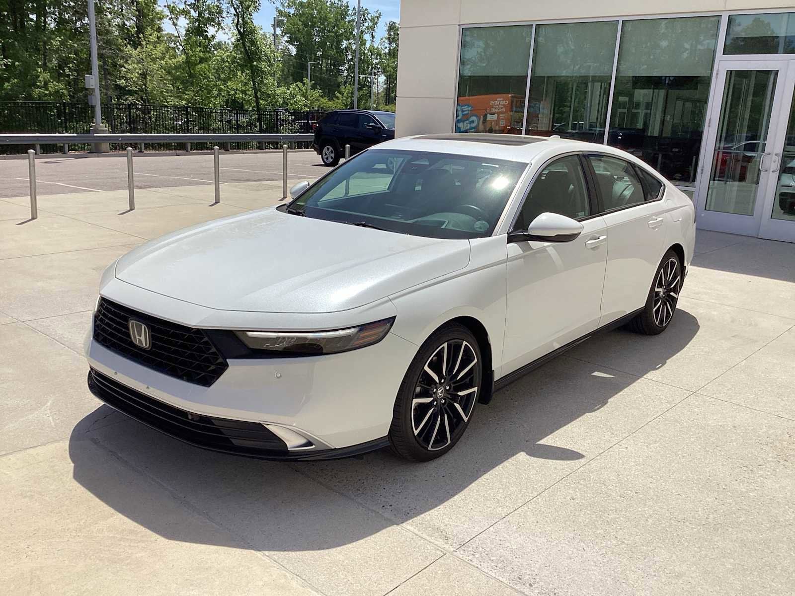 2023 Honda Accord Hybrid Touring w/BSI photo 4