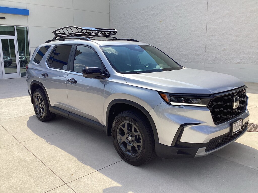 Used 2025 Honda Pilot TrailSport SUV