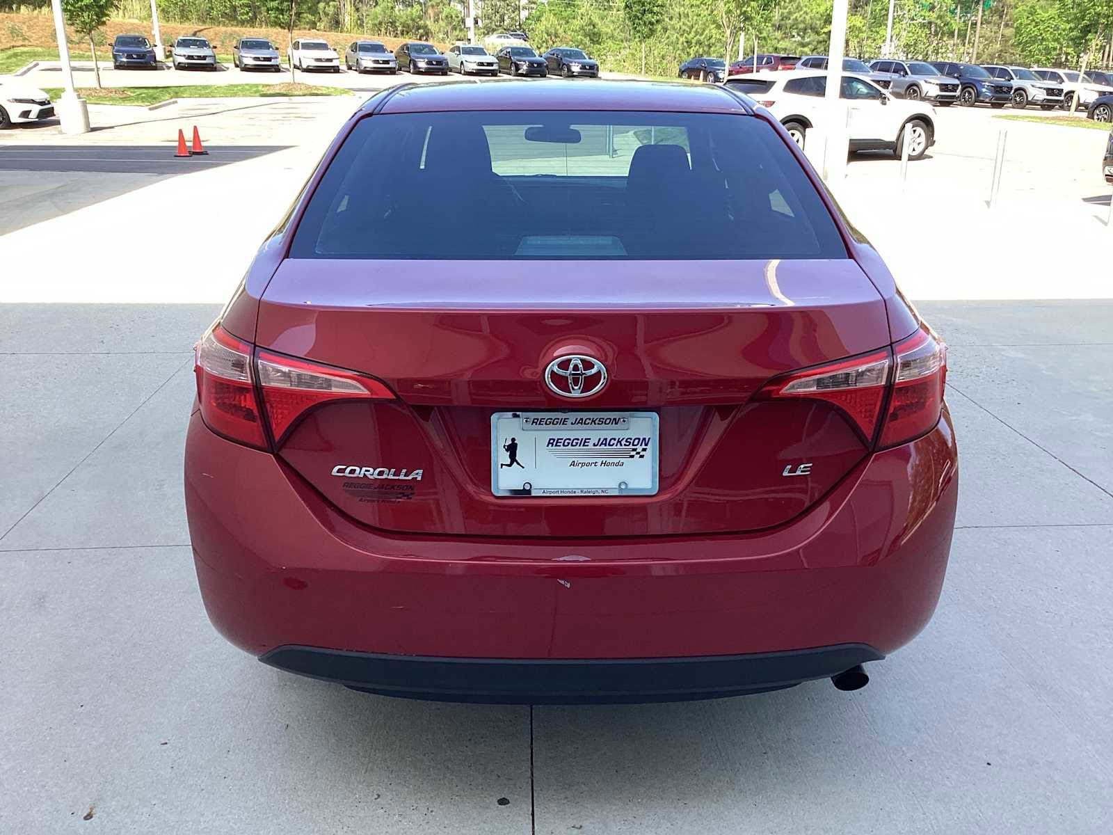 2018 Toyota Corolla LE photo 3