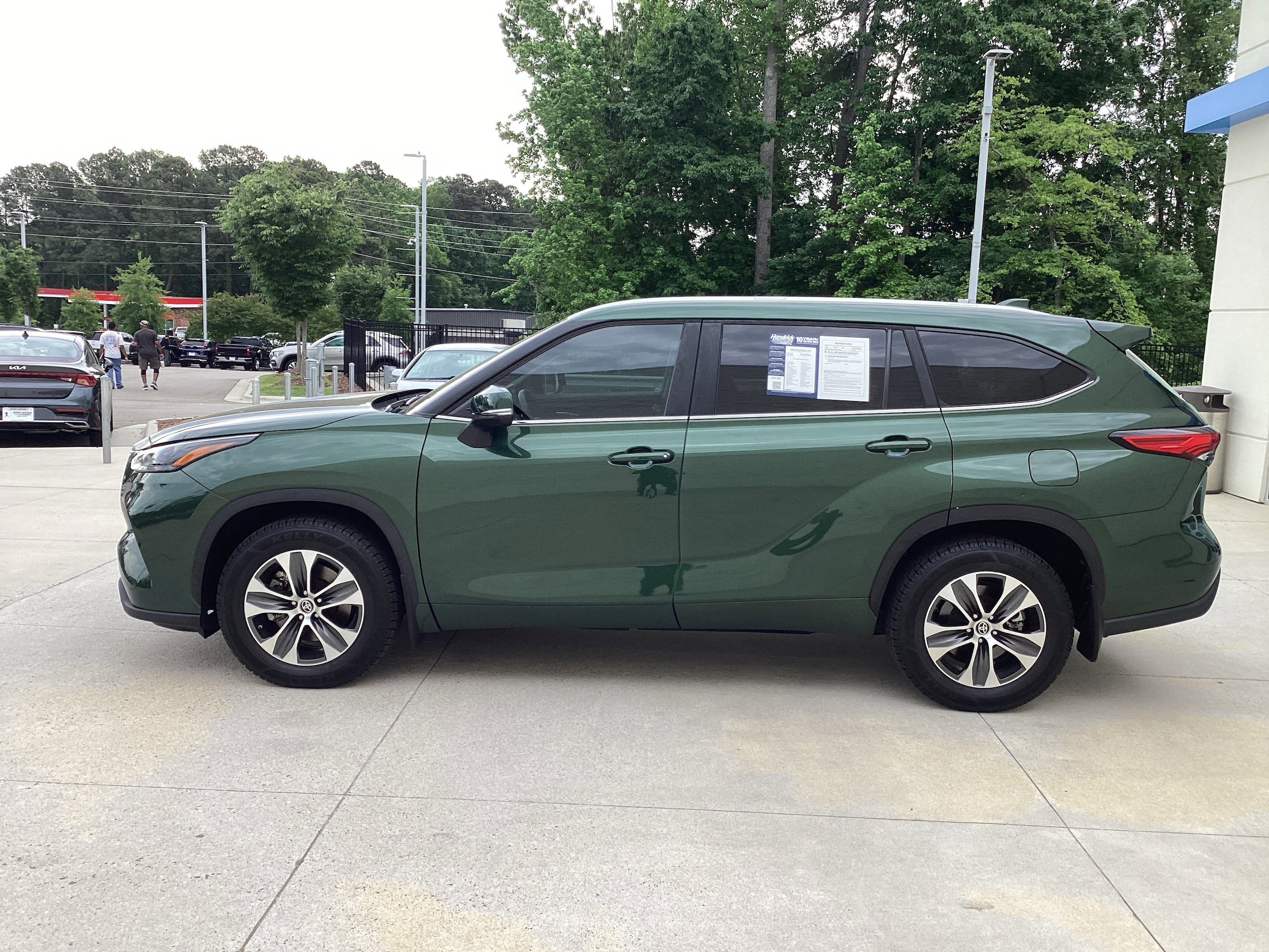 2023 Toyota Highlander XLE photo 5