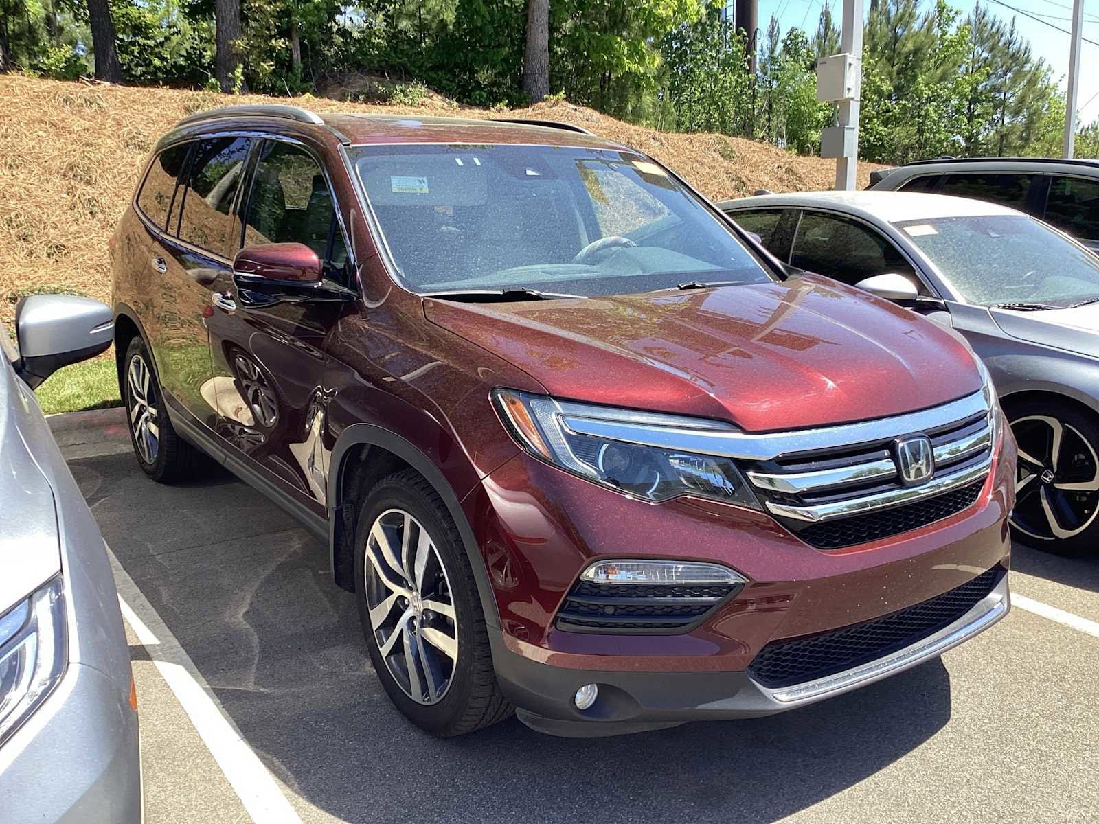 2018 Honda Pilot Touring AWD photo 2