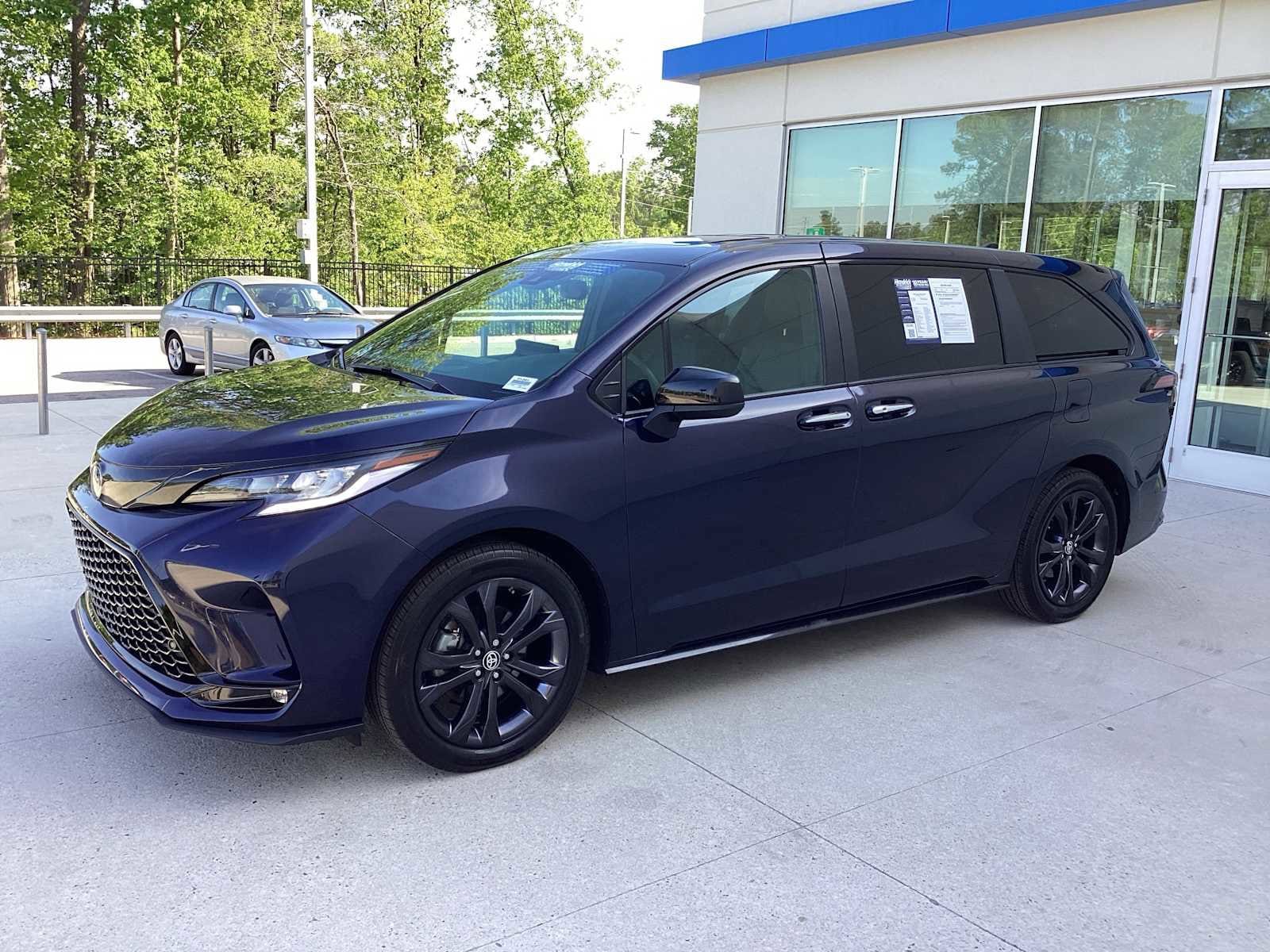 2025 Toyota Sienna XSE 7 Passenger photo 2