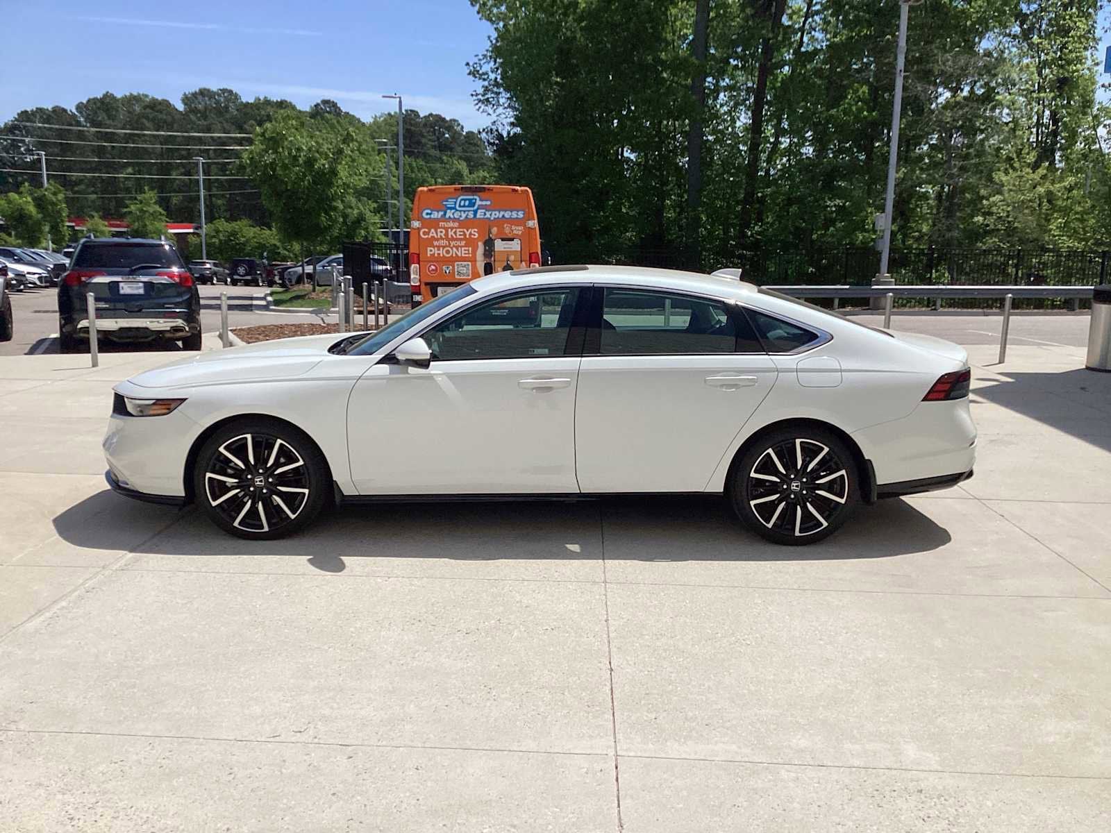 2023 Honda Accord Hybrid Touring w/BSI photo 5