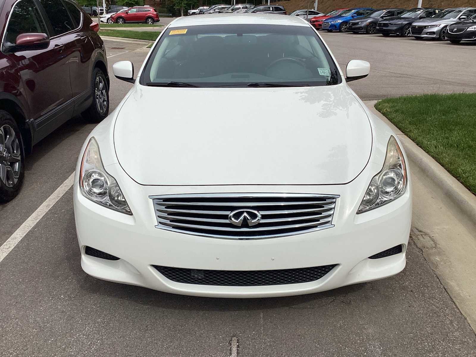 2010 INFINITI G37 Sport photo 2