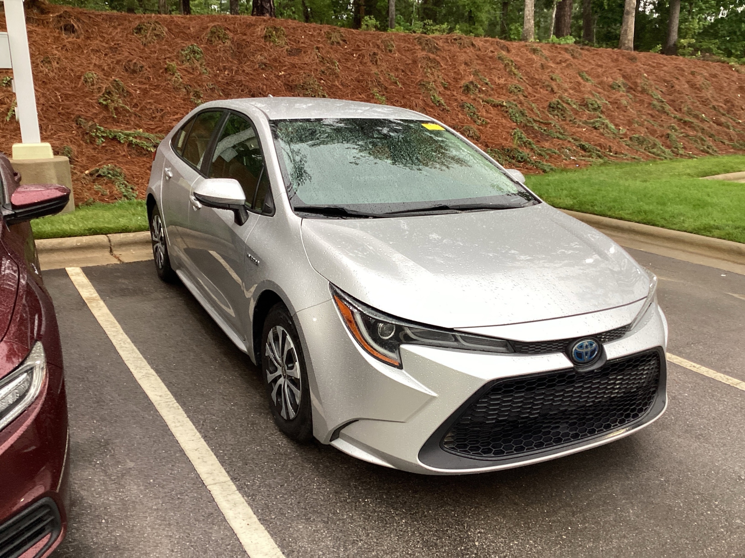 2020 Toyota Corolla Hybrid LE photo 2