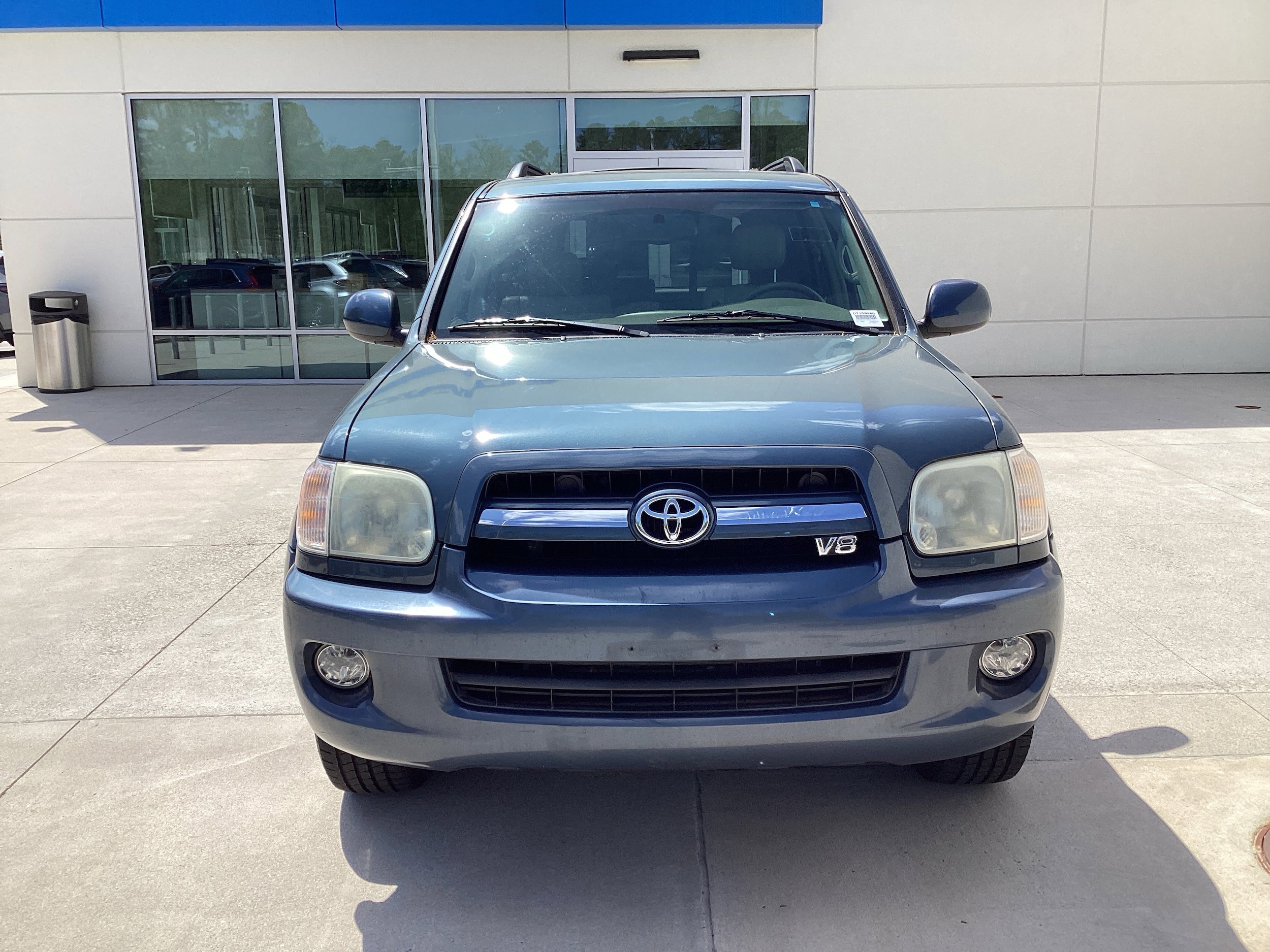 2006 Toyota Sequoia Limited V8 photo 2