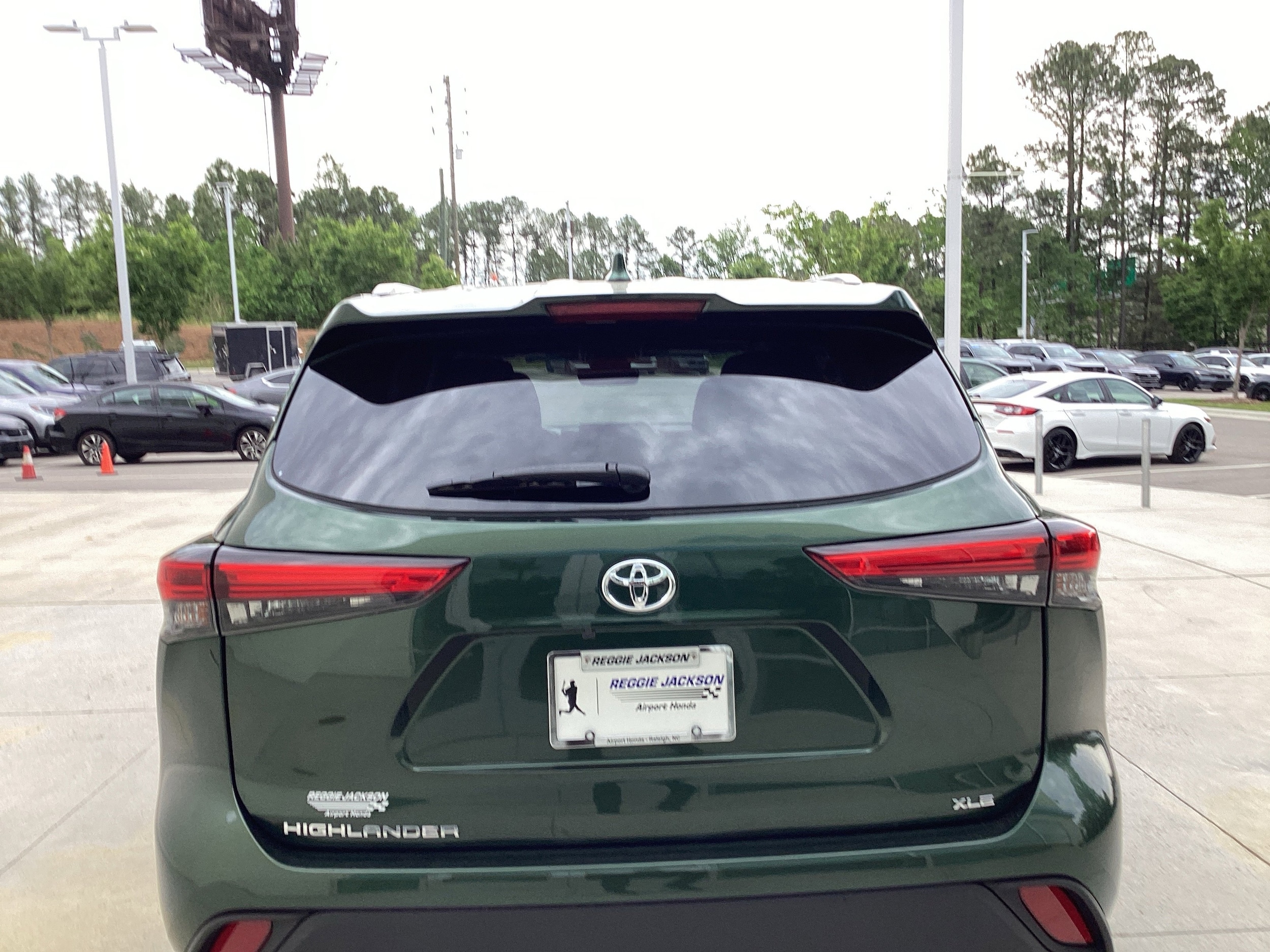 2023 Toyota Highlander XLE photo 3