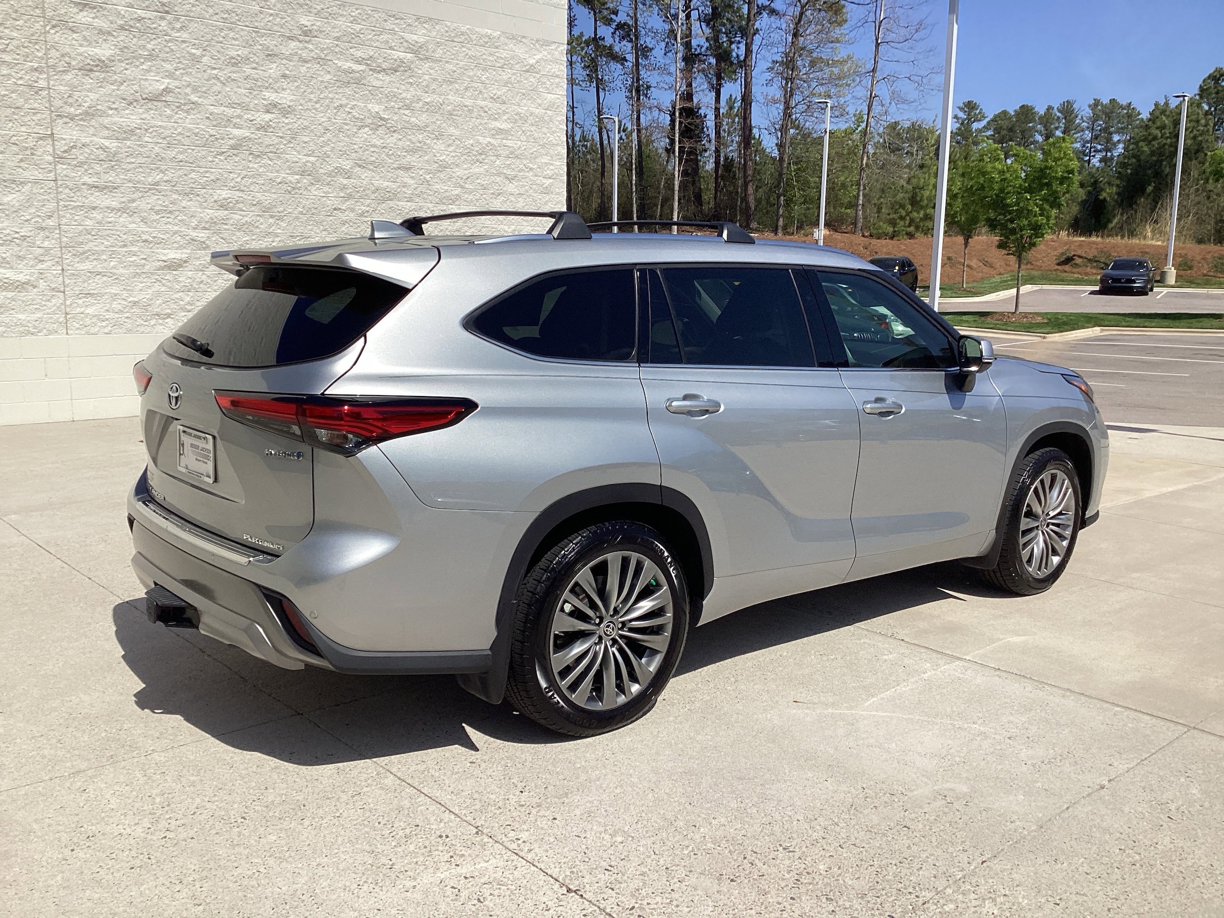2022 Toyota Highlander Hybrid Platinum photo 3