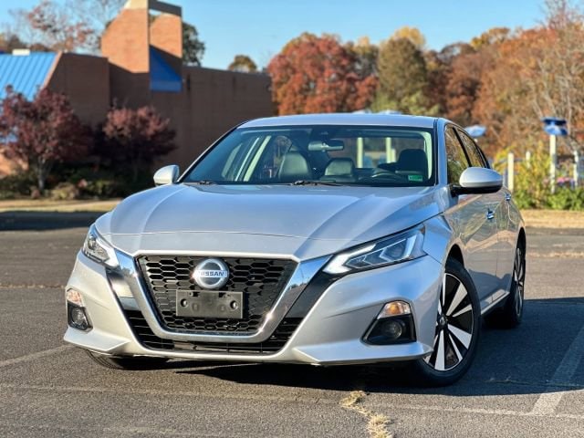 2022 Nissan Altima SL's photo