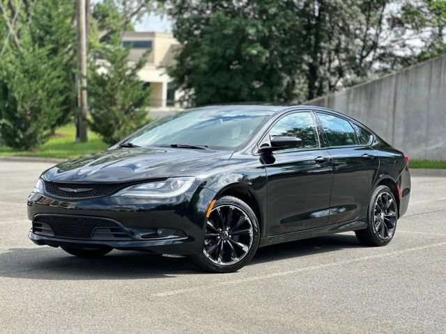 2016 Chrysler 200 S photo 2