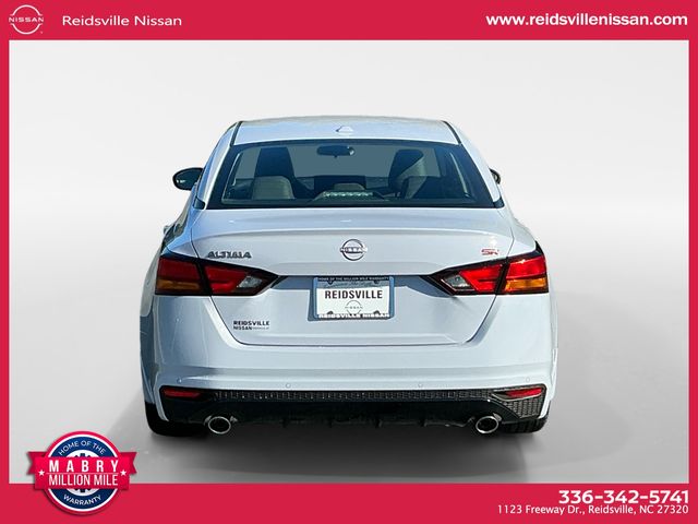 2025 Nissan Altima SR photo 4