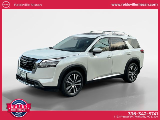 2024 Nissan Pathfinder Platinum's photo