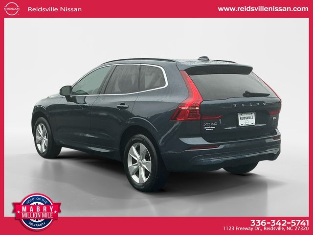 2022 Volvo XC60 B5 Momentum photo 3