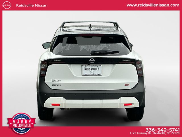 2026 Nissan Kicks SR photo 4