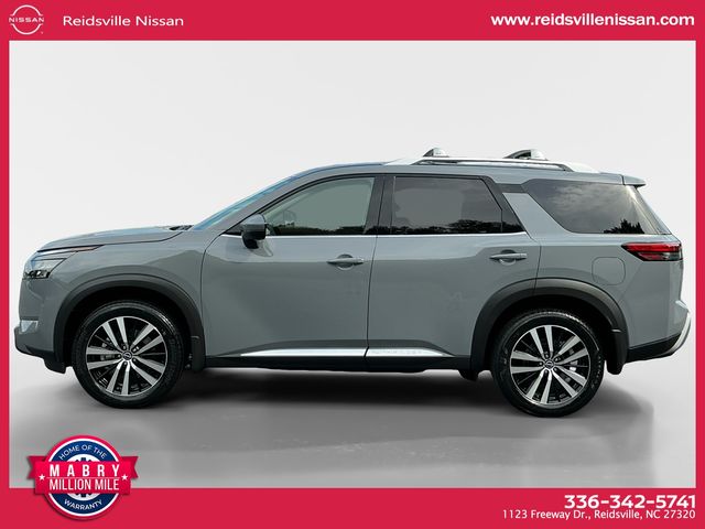 2025 Nissan Pathfinder Platinum photo 2