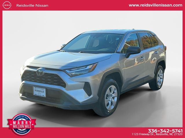 2024 Toyota RAV4 LE's photo