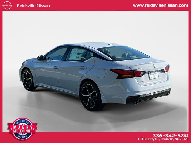 2025 Nissan Altima SR photo 3