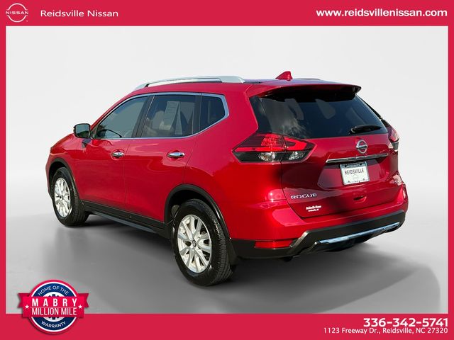 2017 Nissan Rogue SV photo 3