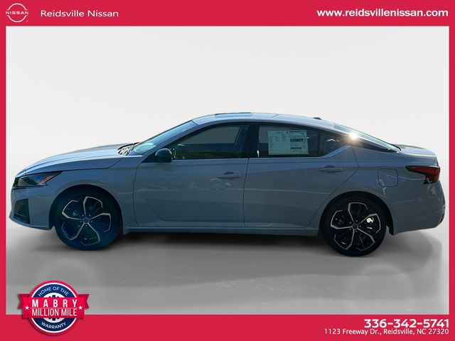 2025 Nissan Altima SR photo 2