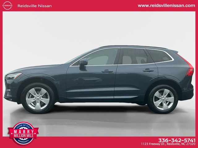 2022 Volvo XC60 B5 Momentum photo 2