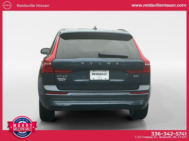 2022 Volvo XC60 B5 Momentum photo 4