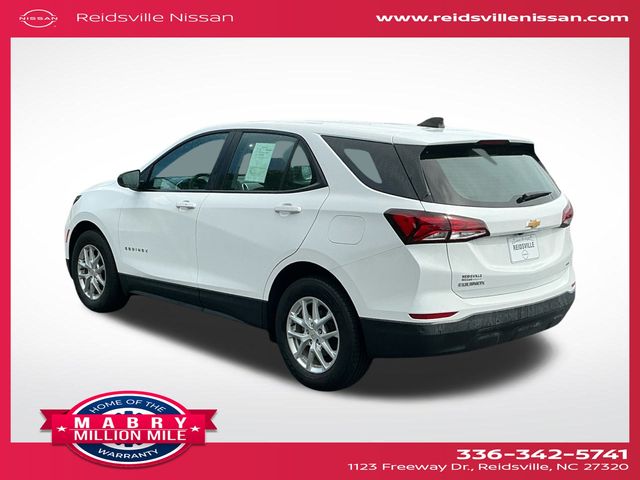 2022 Chevrolet Equinox LS photo 2