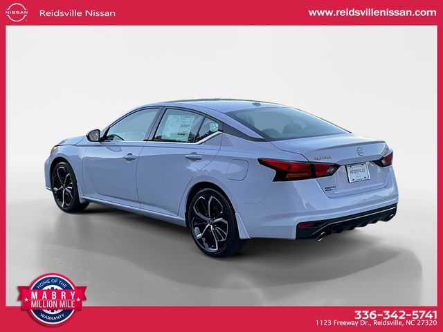 2025 Nissan Altima SR photo 3