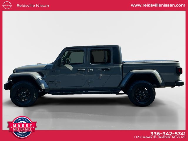 2022 Jeep Gladiator Altitude photo 2