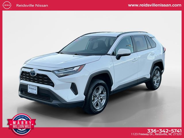 2024 Toyota RAV4 XLE's photo