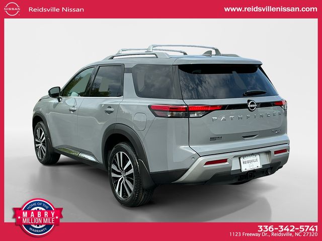 2025 Nissan Pathfinder Platinum photo 3