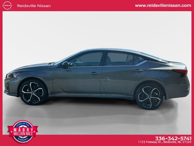 2025 Nissan Altima SR photo 2