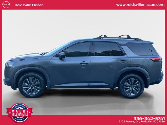 2022 Nissan Pathfinder SV photo 2