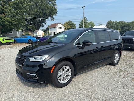 2025 Chrysler Pacifica Select Passenger Van