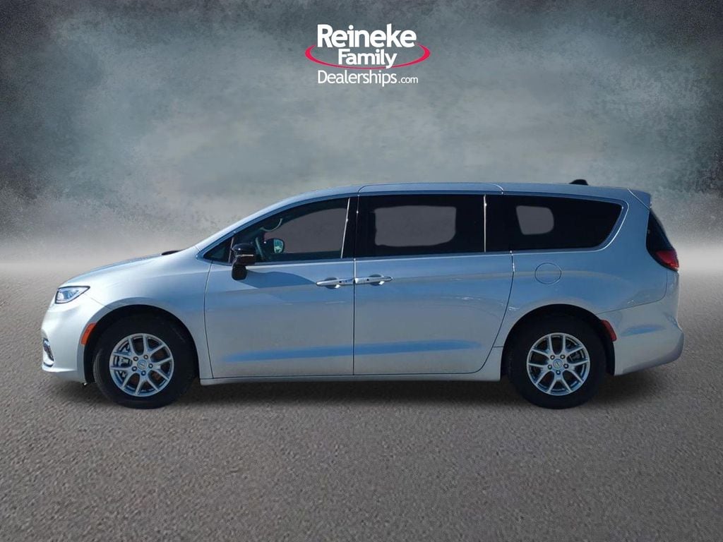 2026 Chrysler Pacifica Select - Photo 9