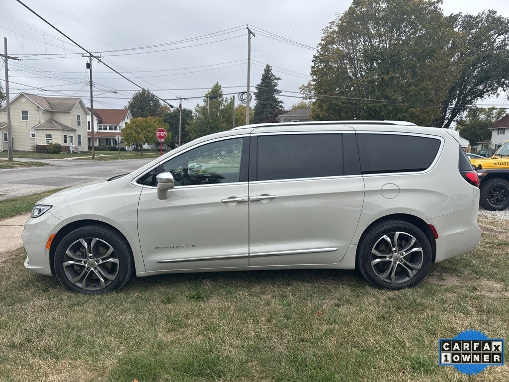 2021 Chrysler Pacifica Pinnacle photo 2