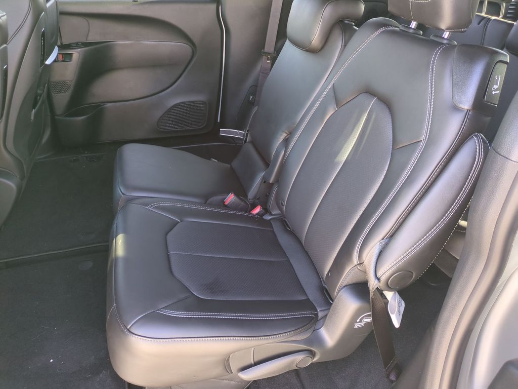 2026 Chrysler Pacifica Select - Photo 18