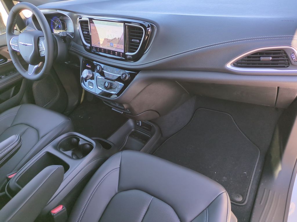 2026 Chrysler Pacifica Select - Photo 23