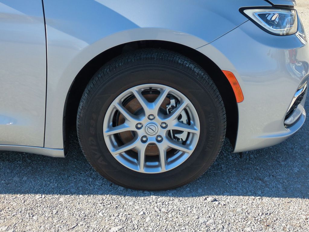 2026 Chrysler Pacifica Select - Photo 24