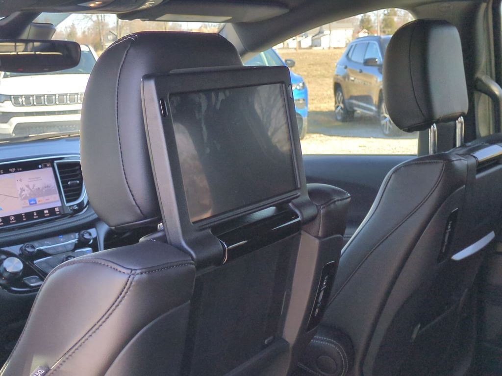 2026 Chrysler Pacifica Select - Photo 19