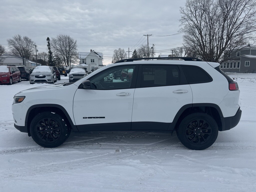 Used 2023 Jeep Cherokee Altitude SUV