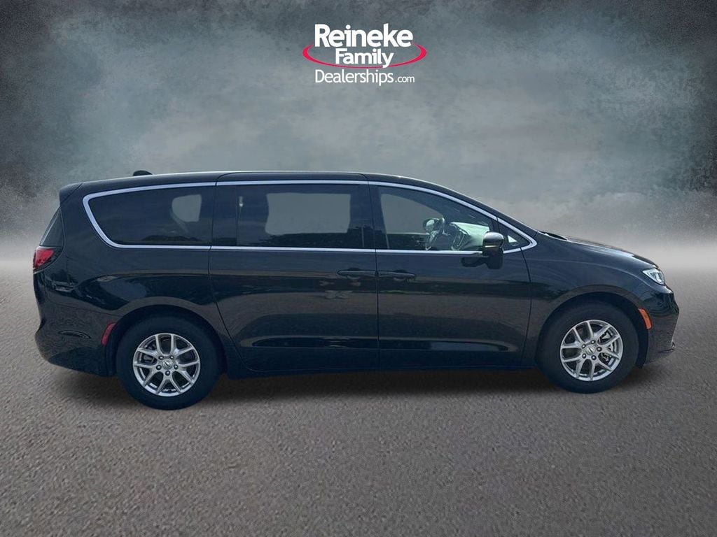 2025 Chrysler Pacifica Select - Photo 6