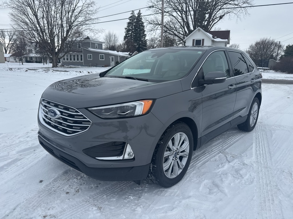 2022 Ford Edge Titanium's photo