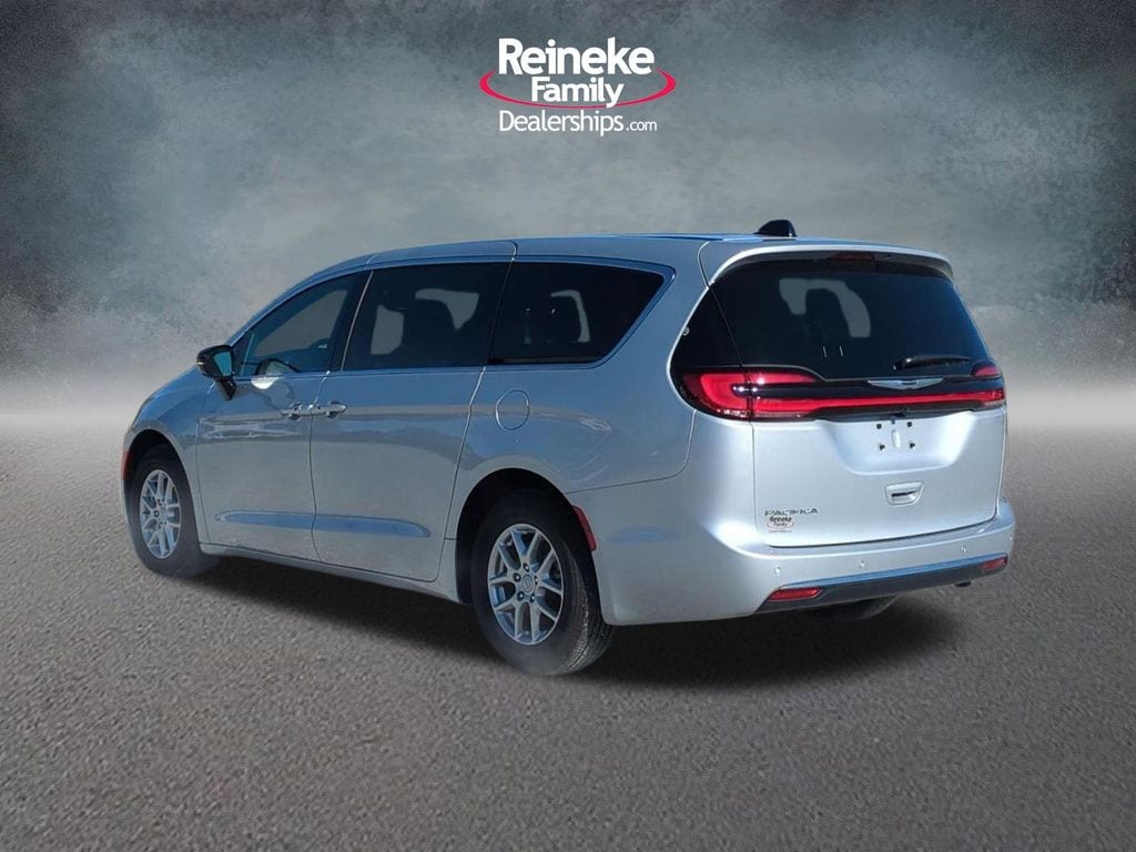2026 Chrysler Pacifica Select - Photo 8