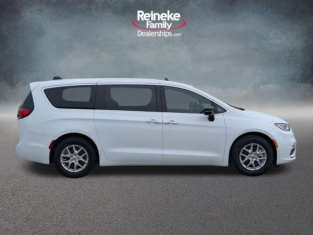Used 2025 Chrysler Pacifica Select Minivan/Van