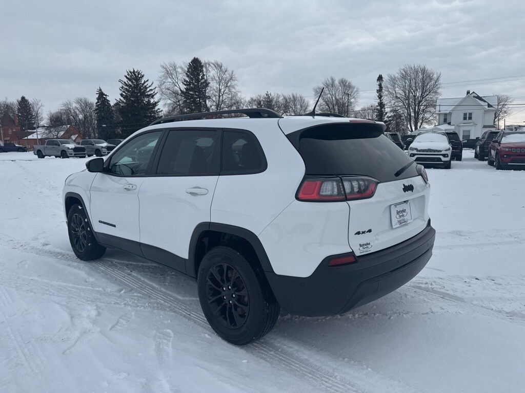 Used 2023 Jeep Cherokee Altitude SUV