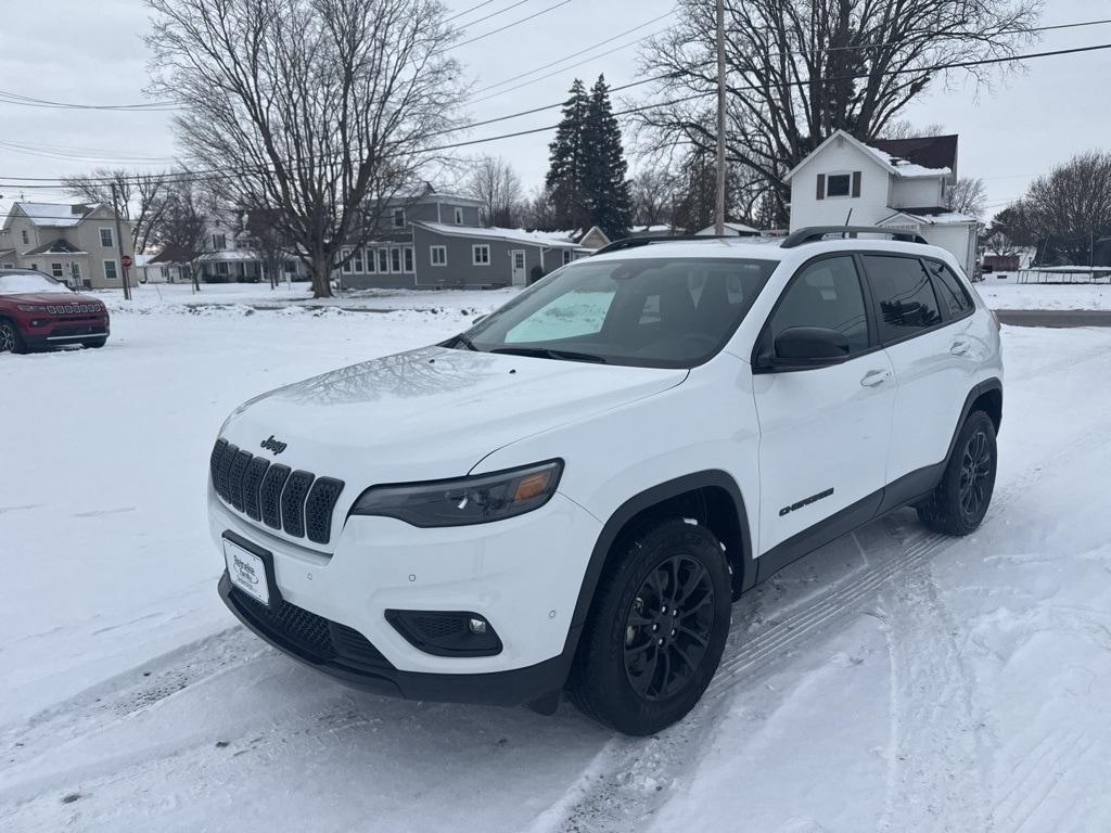 2023 Jeep Cherokee Altitude Lux's photo