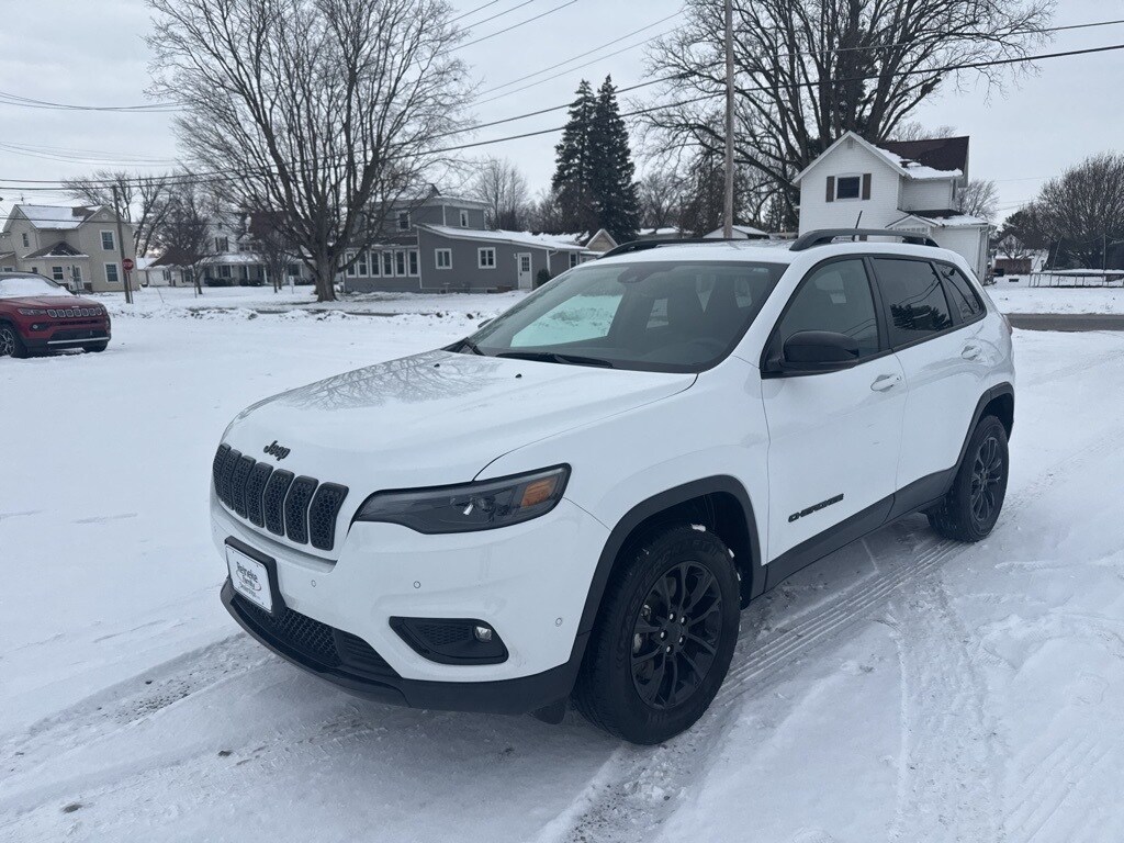 Used 2023 Jeep Cherokee Altitude SUV