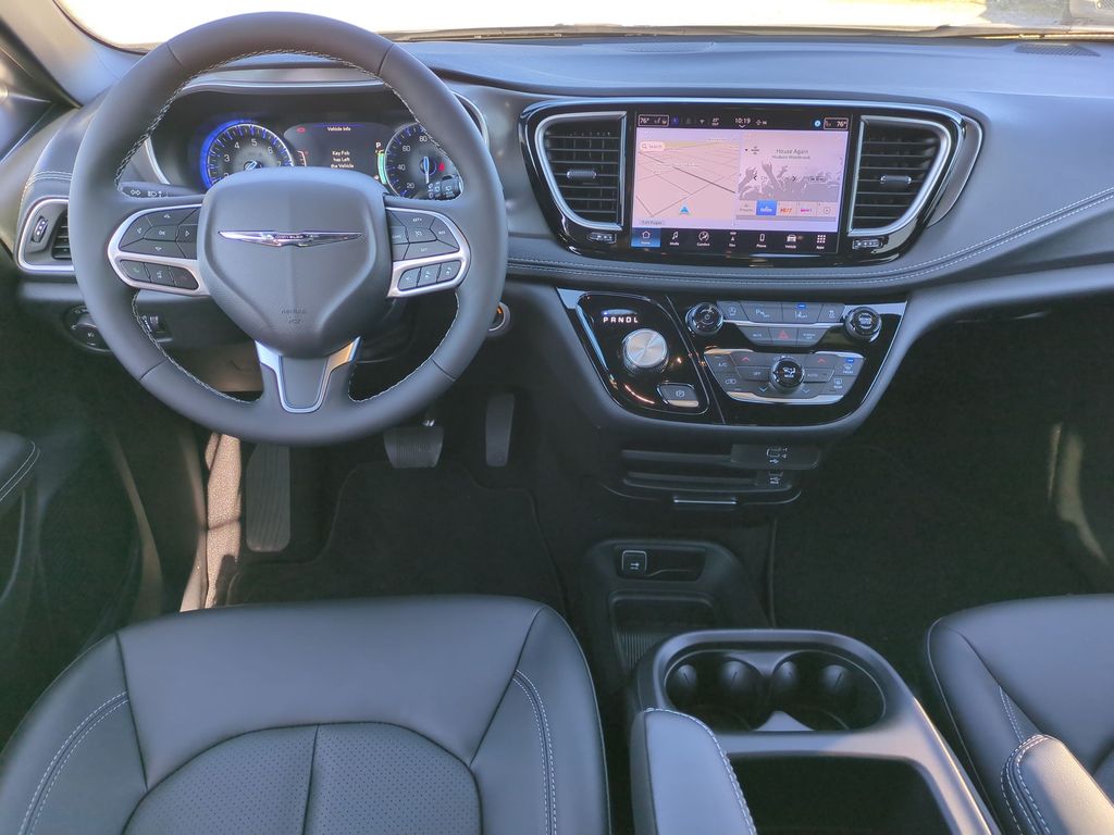 2026 Chrysler Pacifica Select - Photo 17